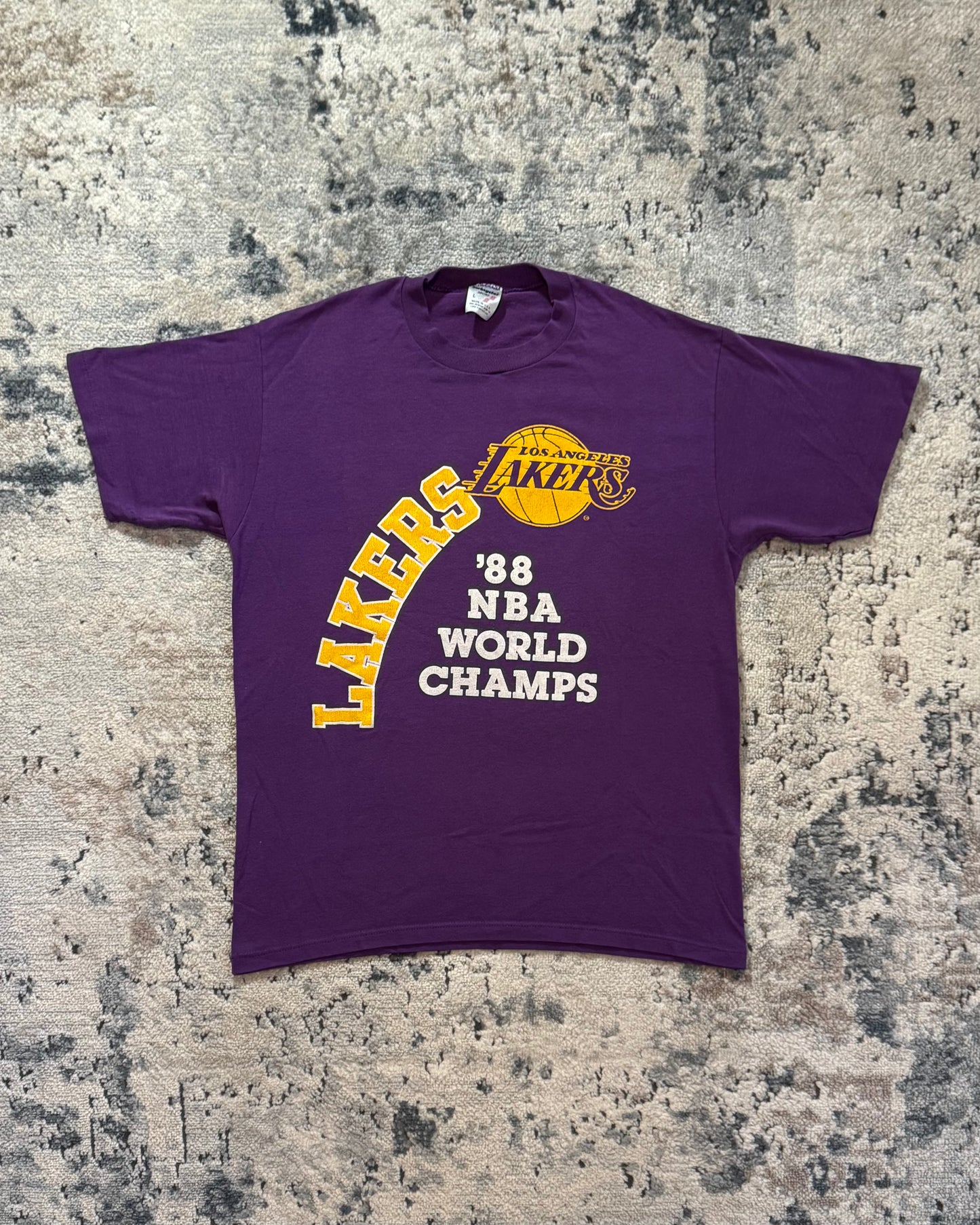 1980S LOS ANGELES LAKERS WORLD CHAMPS TEE - LARGE