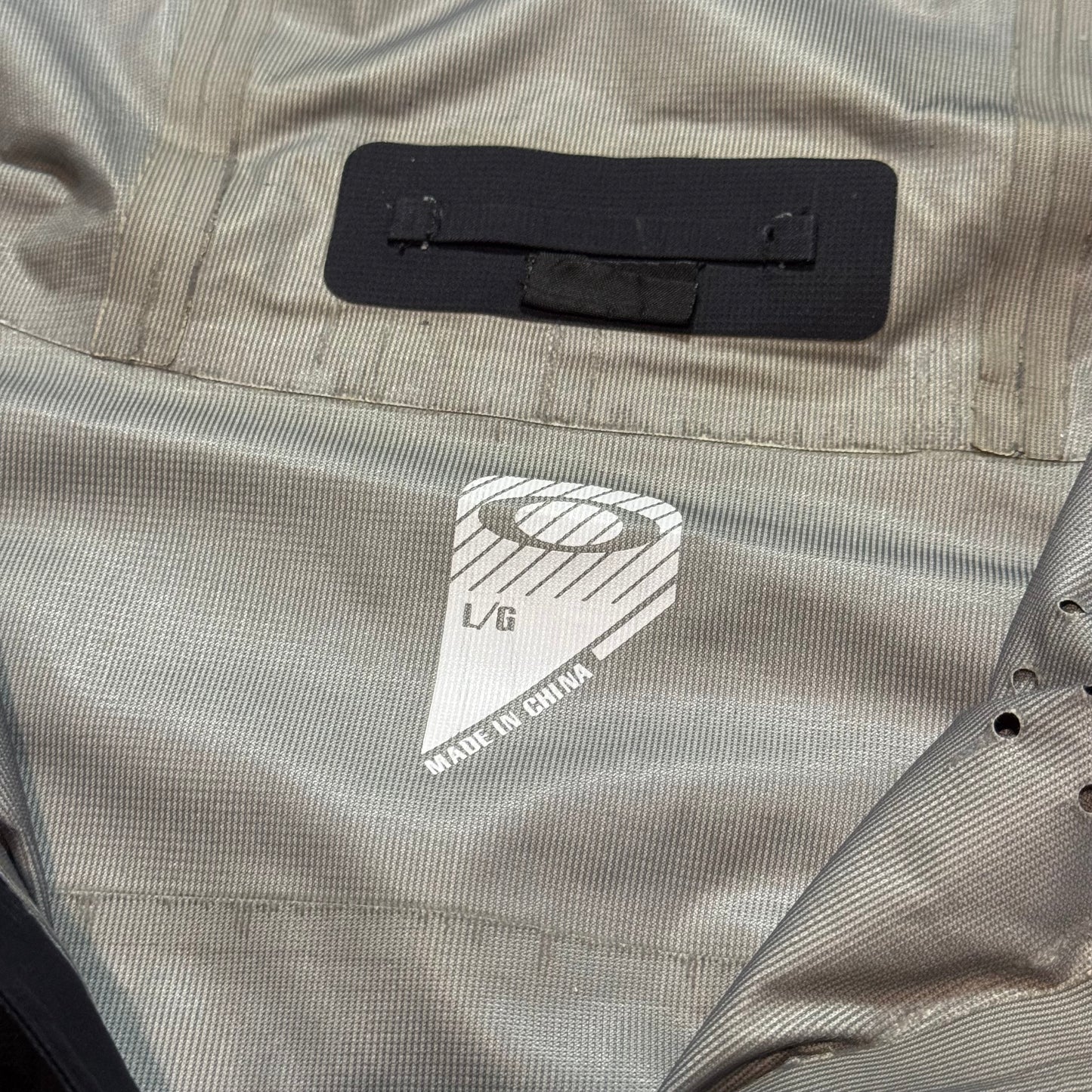 2000S OAKLEY RAIN JACKET - LARGE